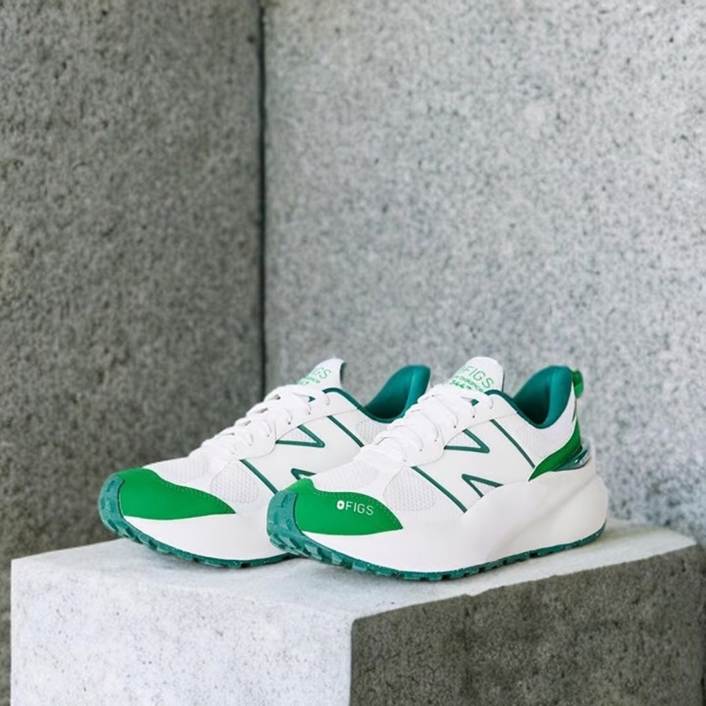 Women’s 9 FIGS x NEW BALANCE 3447 Evergreen Green White Comfort Sneakers NWB - Picture 2 of 13